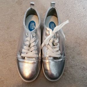 Womens Silver Fuzsy Sneakers sz 10W